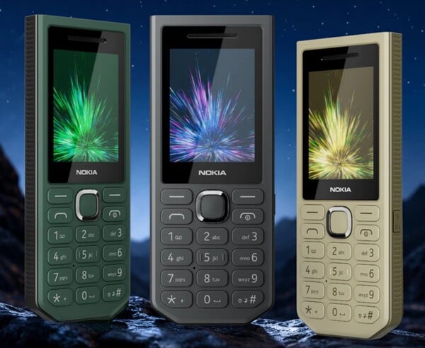 O carregador portátil Nokia 300 nas cores verde, preto e dourado.