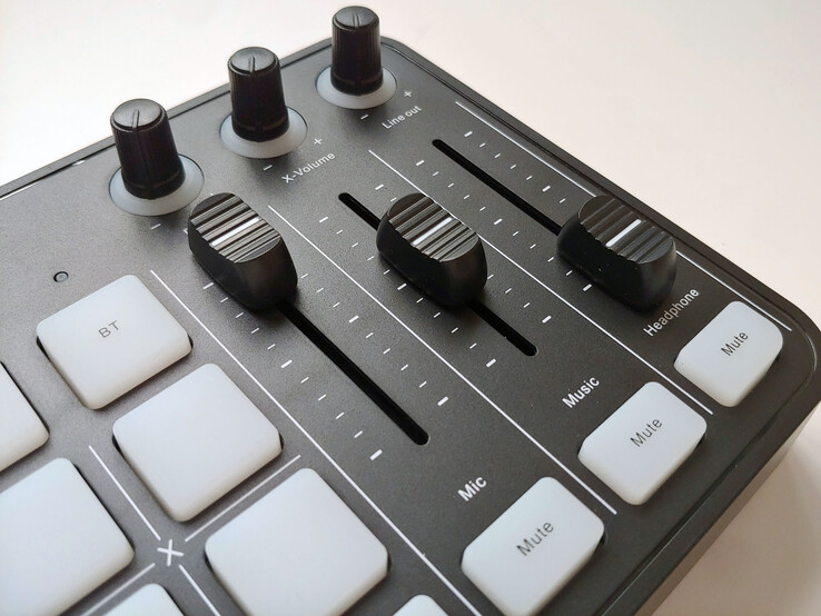 Botões e controles deslizantes.