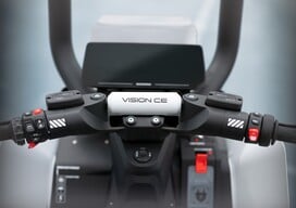 O "cockpit" oferece uma tela de LCD e uma série de interruptores em cada alça (Fonte da imagem: BMW)