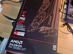 A variante XFX Pro Gaming da futura Radeon RX 9060 XT (Fonte da imagem: uesato_hinata no Reddit)