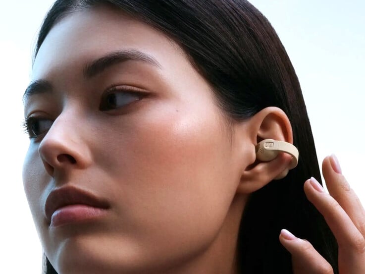 Os fones Sennheiser Accentum Clip foram projetados para permanecerem no lugar mesmo durante os treinos, permitindo que os usuários ouçam o que acontece ao seu redor por uma questão de segurança.