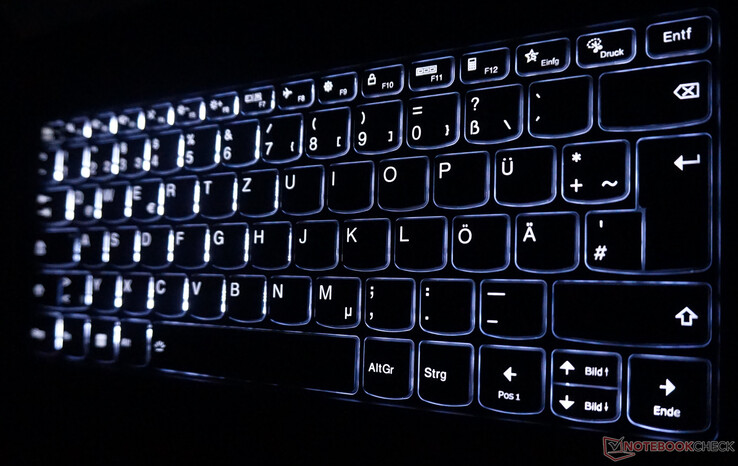 A retroiluminação do teclado em dois níveis é muito uniforme.