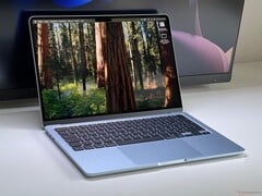 Appleo M4 MacBook Air da Apple (foto) caiu para o preço mais baixo de todos os tempos na Amazon. (Fonte da imagem: own)