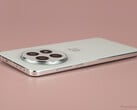 Consideramos o OnePlus 13 uma espécie de "revolução da bateria" quando o analisamos no ano passado. (Fonte da imagem: Notebookcheck)