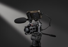 A Leica SL3-S suporta gravação SSD externa por meio da porta USB-C. (Fonte da imagem: Leica)