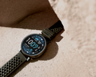 O smartwatch Amazfit Active Max, retratado em um fundo com textura de rocha. (Fonte da imagem: Amazfit)
