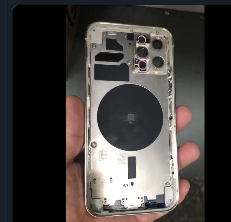 Uma imagem em tamanho real do chassis do iPhone 12 Pro (Fonte de imagem: @EveryApplePro)