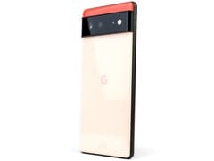 Vista traseira do Google Pixel 6, mostrando o logotipo G e a barra preta da câmera