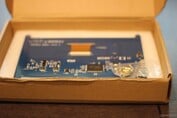 O monitor real é fornecido como uma placa de circuito impresso