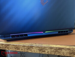 2 faixas de LED na parte traseira