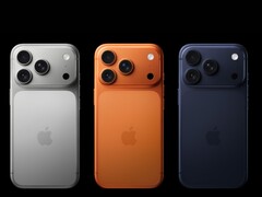 Três unidades do Apple iPhone 17 Pro nos acabamentos prata, laranja e azul escuro (Fonte da imagem: Apple)