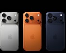 Três unidades do Apple iPhone 17 Pro nos acabamentos prata, laranja e azul escuro (Fonte da imagem: Apple)