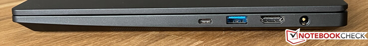 Direito: USB-C 4.0 com Thunderbolt 4 (40 GBit/s, modo DisplayPort ALT 1.4, Power Delivery), USB 3.2 Gen 1 (5 GBit/s), HDMI 2.0b, fonte de alimentação