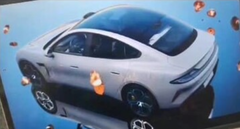 Um &quot;Xiaomi Car&quot; na natureza. (Fonte: Car News China)