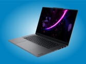 O mais recente Yoga Pro 9 da Lenovo perdeu o teclado numérico, mas ganhou um trackpad háptico.