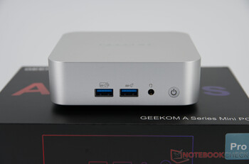 Geekom A5 Pro 2026 - Conexões na parte frontal