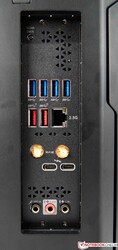 Portos externos na parte traseira do Corsair One i300