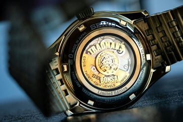 ...em comparação com a versão em japonês do Hodinkee.