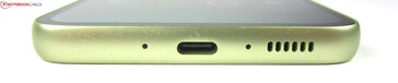 Parte inferior: microfone, USB-C 2.0, alto-falante