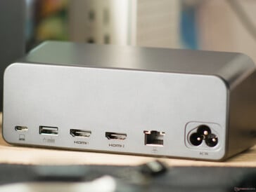 Portas traseiras da estação de conexão USB-C MOKiN 13 em 1 estão vazias