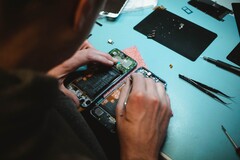 Apple tornou mais fácil para os entusiastas do DIY reparar seus próprios iPhones (imagem via Unsplash)