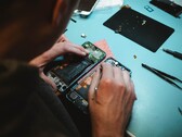 Apple tornou mais fácil para os entusiastas do DIY reparar seus próprios iPhones (imagem via Unsplash)