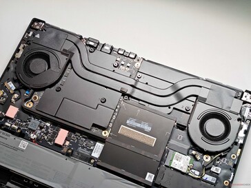 ...mas a unidade de resfriamento é fraca e barulhenta.