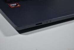 Acer TravelMate P4: leitor de cartão microSD