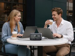 A Elite 10 Mini Power Station da Bluetti (na foto) foi lançada com desconto na Europa. (Fonte da imagem: Bluetti)