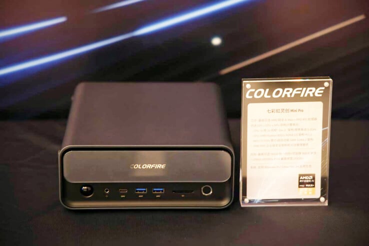O novo mini PC Colorful Mini Pro, equipado com a tecnologia AMD Gorgon Halo, foi apresentado na China.