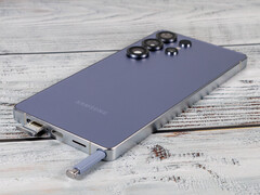 O Galaxy S26 Ultra pode carregar sua bateria mais rapidamente do que o Galaxy S25 Ultra mostrado aqui (fonte da imagem: Notebookcheck)