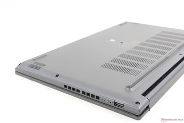 Design sem o acabamento cromado e o brilho azul escuro da série ZenBook