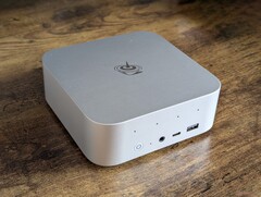 O SEi13 compartilha o mesmo design do GTi13 Ultra, mas em um pacote menor e mais leve (Fonte da imagem: Notebookcheck)