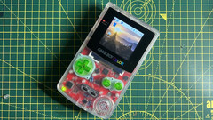 Um kit ReBoy totalmente montado com um estojo Raspberry Pi Zero e GameBoy Color disponível separadamente (imagem: Kickstarter).