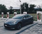Carregar um Tesla Modelo 3 em um Supercharger geralmente implica custos na faixa de dois dígitos em dólares (Imagem: Dario)