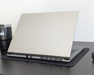 O Blitz Ultra 2 14 é mais atualizável e reparável do que os modelos populares da Dell ou da HP, embora ao custo de tamanho e peso (Fonte da imagem: Notebookcheck)