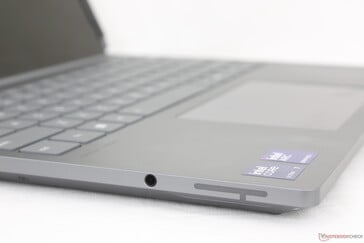 Aparência e materiais familiares do ThinkBook, apesar dos recursos exclusivos de hardware