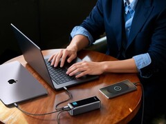 O Prime Power Bank (20K, 220W) da Anker (foto) já está disponível nos EUA. (Fonte da imagem: Anker, editado)