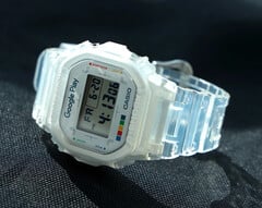 A colaboração Casio G-Shock x Google Play (na foto) com caixa e pulseira de resina translúcida. (Fonte da imagem: Google Play)