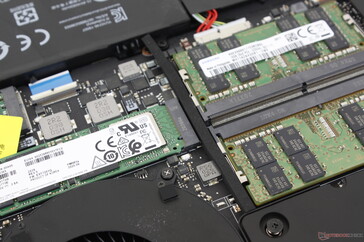 2x SODIMM slots suportam até 64 GB no máximo