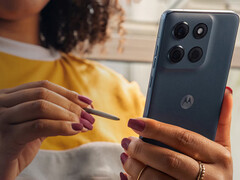 Esse vazamento pode estar dando uma visão inicial adequada do próximo telefone de médio porte. Na foto: uma imagem promocional do Moto G Stylus 2025. (Fonte da imagem: Motorola)