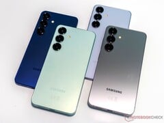 Diz-se que o sucessor do Galaxy S25 (foto aqui) oferece uma bateria maior de 4.300 mAh, mas isso é modesto em comparação com o Xiaomi 16 e outros. (Fonte da imagem: Notebookcheck)