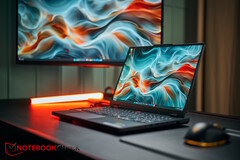 O Lenovo Legion Pro 5 16 IAX10 na mesa
