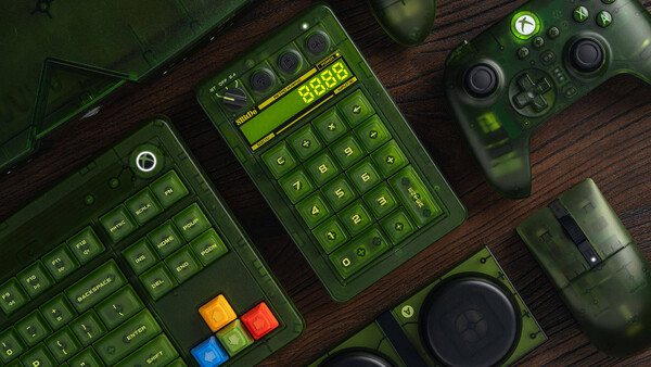 O Retro 18 Mechanical Numpad completa os acessórios para desktop com o tema Xbox da 8BitDo.