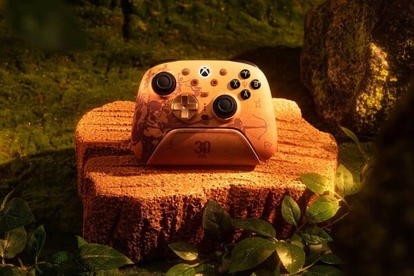 O controle “The Ultimate 3 Tomb Raider” para o Xbox, edição do 30º aniversário de Tomb Raider, pode se conectar sem fio aos consoles Xbox.