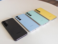 Diz-se que o Galaxy S25 FE vem com uma bateria menor do que o Galaxy S24 FE mostrado aqui (Fonte da imagem: Notebookcheck)