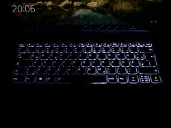 Luz de fundo do teclado IdeaPad Flex 5 [foto montagem: Estágio 1 (esquerda), estágio 2 (direita)]