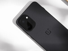 O OnePlus 15R foi confirmado com uma câmera primária de 50 MP na parte traseira. Imagem: a parte traseira do telefone. (Fonte da imagem: 瘦子說)