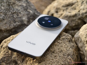 ...é um ótimo modelo de telefone com câmera.