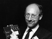 Sir Clive Sinclair inventou a calculadora de bolso e a série ZX, entre outros dispositivos. (Fonte da imagem: Getty Images)